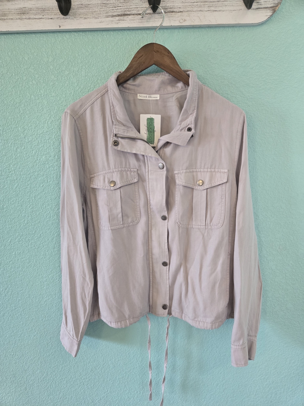 Lightweight Gray Utility Jacket with Snap Pockets